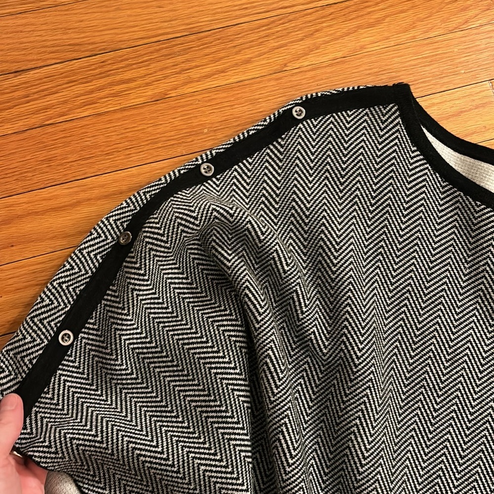 Reversible shaw - Picture 2 of 3